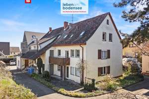 Dreifamilienhaus mit Entwicklungspotenzial und großzügigem Garten – Die vollständige Adresse der Immobilie erhältst du vom Anbieter., 78464 Allmannsdorf, Konstanz – Vorschaubild 1