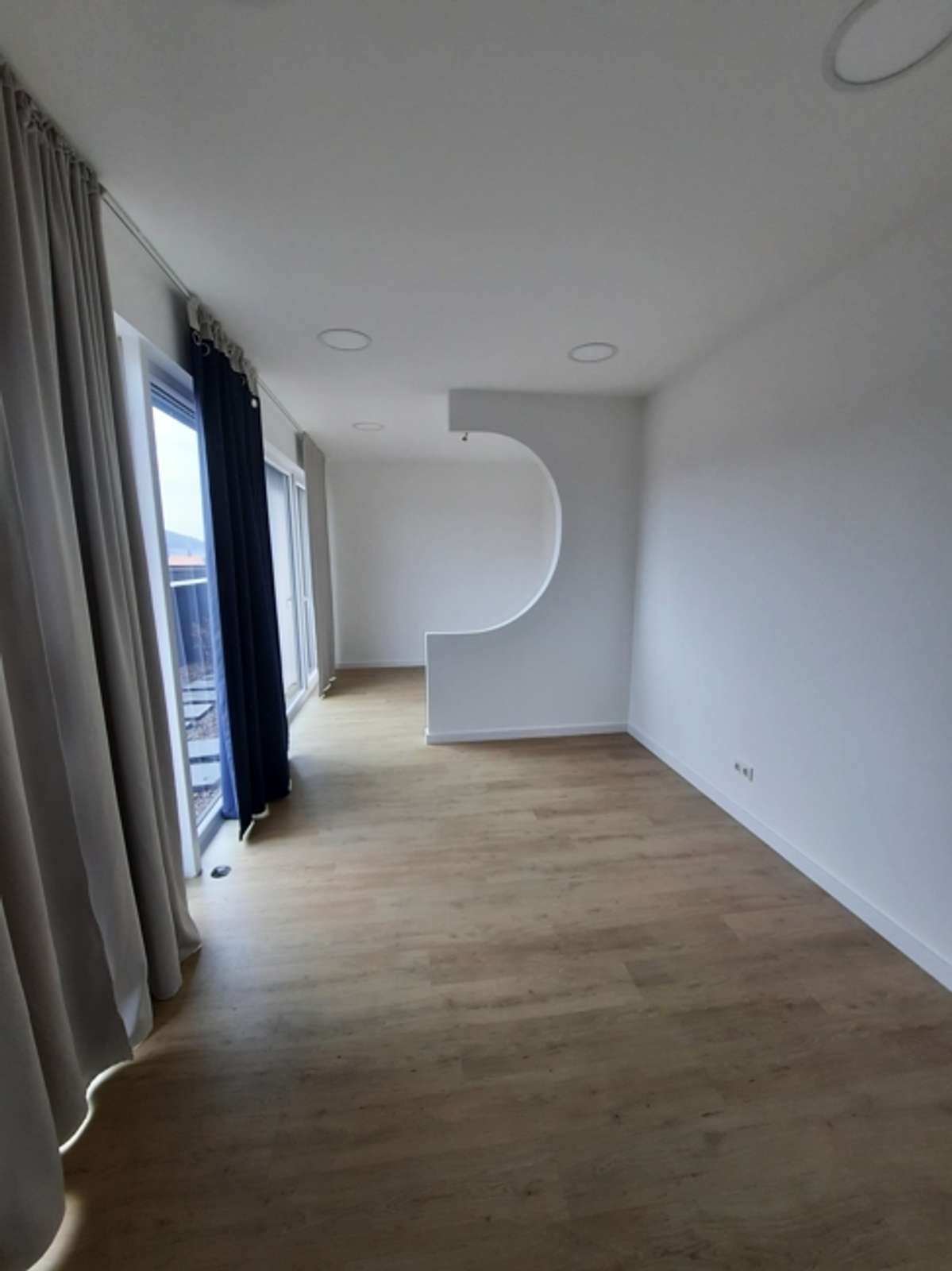 Luxuriöse 3-Zimmer-Penthouse-Wohnung mit offenen Bereichen und herrlicher Dachterrasse in Worbis