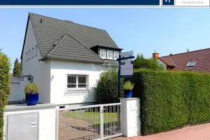 VON POLL BAD HOMBURG: Freistehendes Einfamilienhaus in bester Wohnlage Nähe Tannenwald – Hochtaunuskreis – Vorschaubild 1