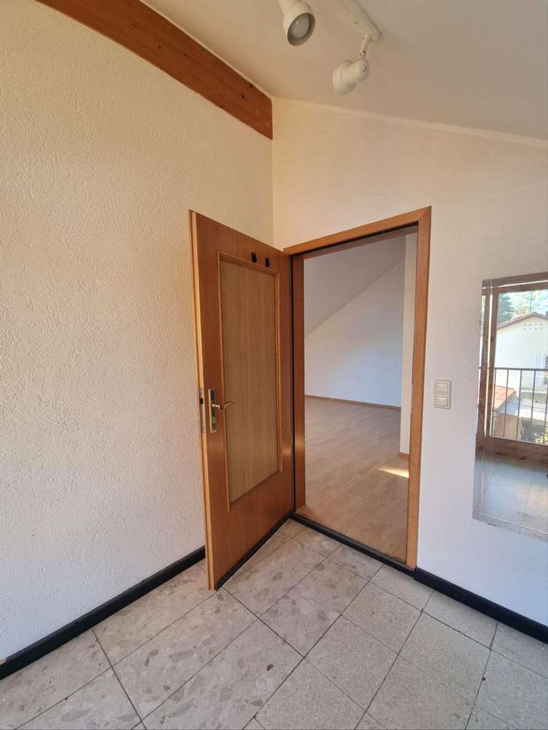 Immobilie in Kirchseeon - „Wohn(t)raum mit Seltenheitswert: DG-Charme trifft auf 95 m² privaten Gartenanteil“ - Bild 4