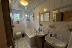 Schöne Vierzimmerwohnung mit Balkon, Stellplatz und Keller ab sofort – Die vollständige Adresse der Immobilie erhältst du vom Anbieter., 72213 Altensteig – Vorschaubild 2