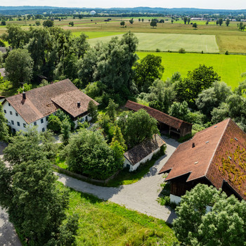 Historisches Landgut mit immenser Gebäudefläche