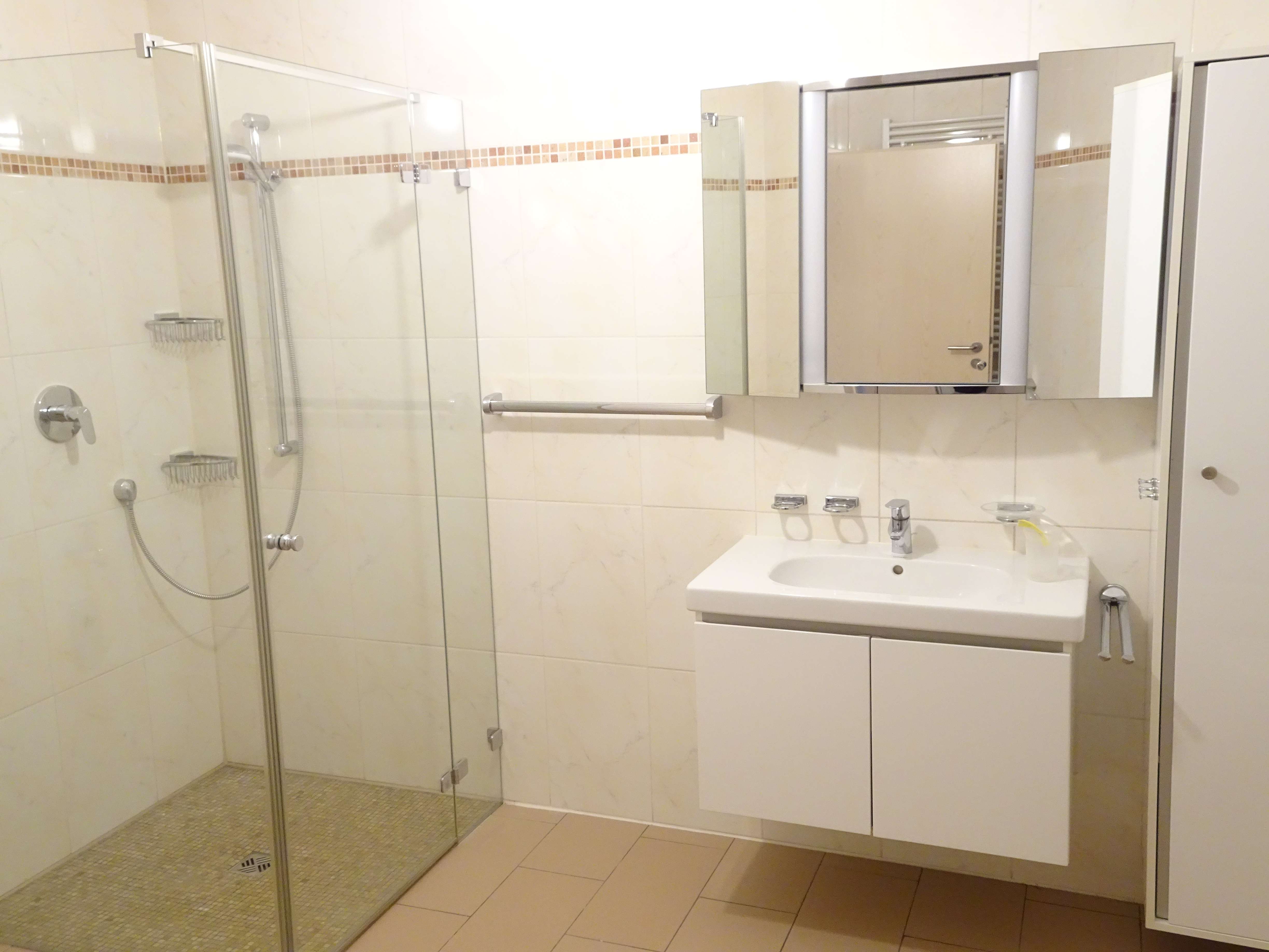 Immobilie in Wilhelmsdorf - Mehrfamilienhaus mit vier Wohnungen und Lager in Wilhelmsdorf bei Emskirchen - Bild 15