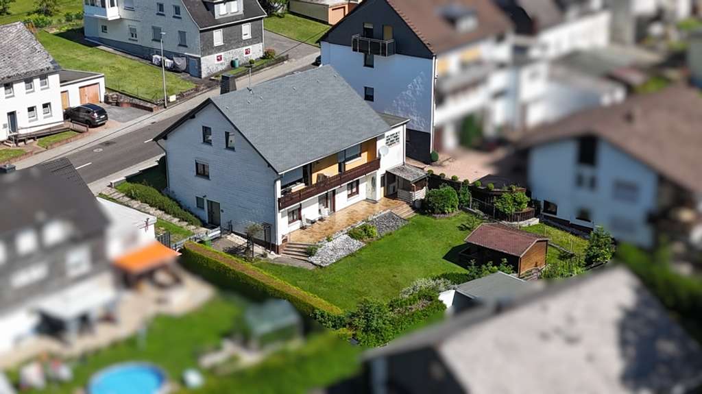Immobilie in Bad Marienberg (Westerwald) - Zweifamilienhaus/Mehrgenerationenhaus mit Blick auf den Kurpark von Bad Marienberg - Bild 3