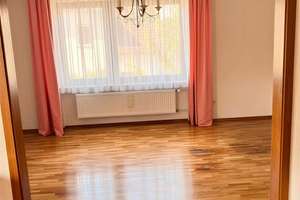 Charmantes Einfamilienhaus mit Einliegerwohnung – Wohnen, Arbeiten oder Vermieten unter einem Dach – Die vollständige Adresse der Immobilie erhältst du vom Anbieter., 61231 Bad Nauheim – Vorschaubild 3