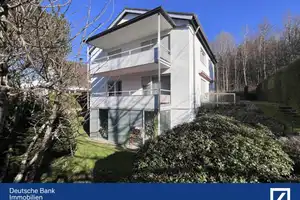Sonniges 2-Familienhaus mit ELW - tolle Lage am Waldrand, mit herrlichem Grundstück! – Baden-Baden – Vorschaubild 1