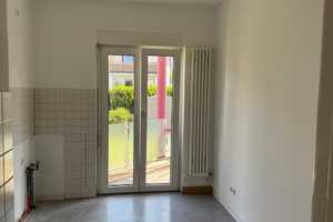 Helle 3 Zimmerwohnung mit  Balkon , Blick ins Grüne  – Stuttgart – Vorschaubild 3