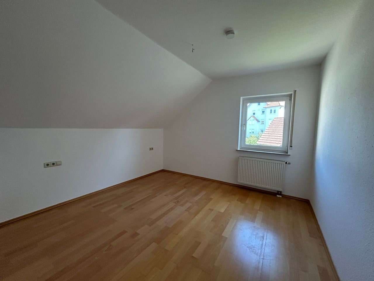 Immobilie in Adelsheim - Hier ist ihr neues Zuhause - 3 Zimmer mit Weitsicht und zusätzlichem Dachstudio - Bild 3