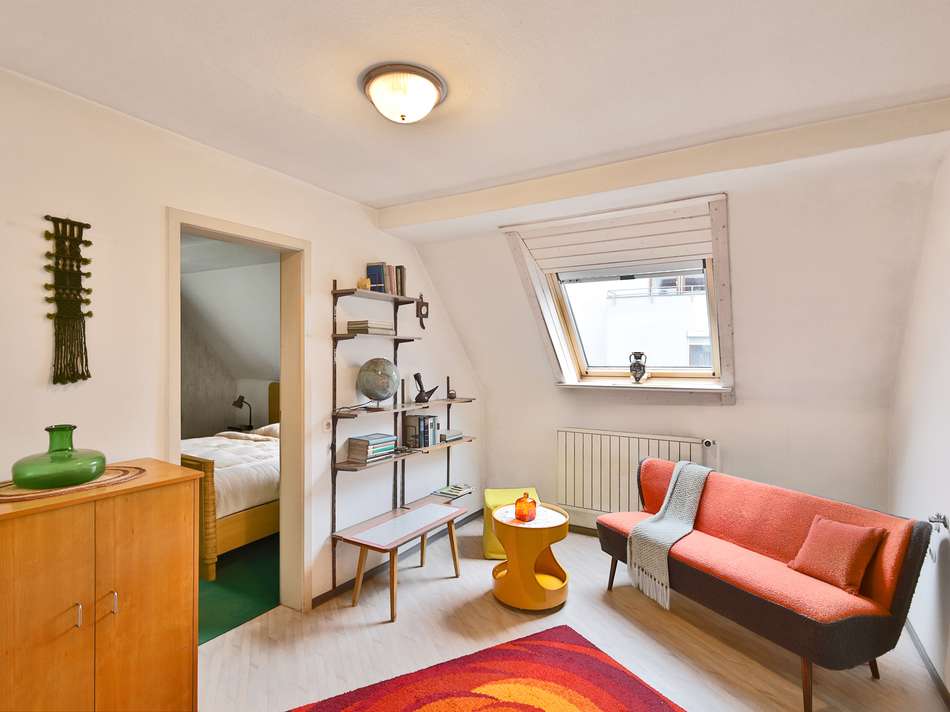 Praktisches, helles Wohnzimmer