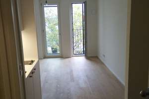 Stilvolle, neuwertige 1-Zimmer-Wohnung mit Einbauküche in München Schwabing West – Petra-Kelly-Straße 5, 80797 Schwere-Reiter-Straße, München – Vorschaubild 4