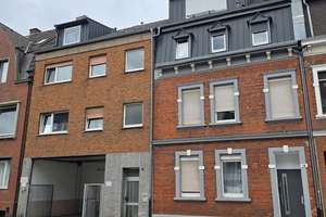 Mehrfamilienhaus mit Halle...  17 fach