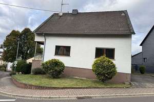 Zweifamilienhaus mit 2 Garagen und Stellplatz in zentraler Ortslage – Die vollständige Adresse der Immobilie erhältst du vom Anbieter., 55776 Ruschberg – Vorschaubild 5