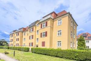 GUT GESCHNITTENE 3 ZI. WOHNUNG MIT BALKON - IN SCHÖNER WOHNANLAGE CA. AUS 1925 – Dohnaer Straße 75E, 1219 Leubnitz-Neuostra, Dresden – Vorschaubild 2
