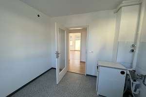 Geräumige 4-Zimmer Wohnung mit Balkon (auch als Mitarbeiterunterkunft) – Hartstraße 70, 82110 Germering – Vorschaubild 6