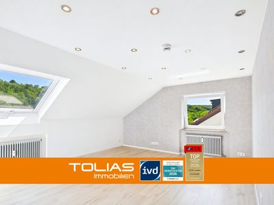 Die Tür geht auf, der Blick hinauf: 4-Zimmer mit Südbalkon und Weitsicht in Feuerbach!