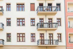 Rarität im Kiez: moderne Dachgeschoss-Maisonette mit Südbalkon – Die vollständige Adresse der Immobilie erhältst du vom Anbieter., 10249 Friedrichshain, Berlin – Vorschaubild 2