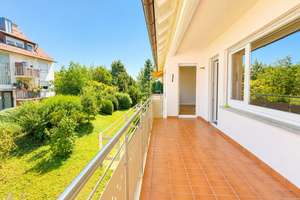 Helle 3 Zimmer Wohnung mit zwei Balkonen und Garage in Stuttgart - Luginsland – 70327 Luginsland, Stuttgart – Vorschaubild 2