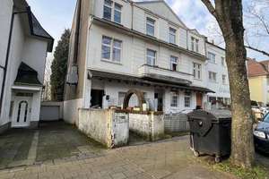 4-Zimmer-Wohnung mit 2 Balkonen – Potenzial für individuelle Wohnträume *renovierungsbedürftig*
