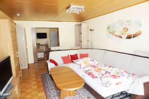 Voll möblierte 2,5-Zimmer-Wohnung mit Garage in Bestlage von Waldperlach