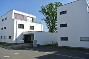 Modernes Stadthaus in bester Versorgungslage und Nähe zu Erlangen – Rotkehlchenweg 24, 91080 Uttenreuth – Vorschaubild 2