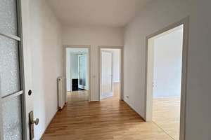 Charmante Altbau-Perle! Helle 2½-R.-Dachgeschoss-Wohnung OHNE BALKON In Rüttenscheid
