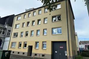 Renoviert! Vermietetes Mehrfamilienhaus mit neun Wohneinheiten und einem Hofgebäude im Stadtzentrum!
