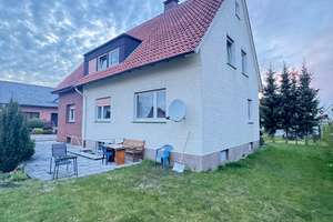 Renovierungsbedürftiges Ein- bis Zweifamilienhaus mit großem Grundstück in Bad Salzuflen – Die vollständige Adresse der Immobilie erhältst du vom Anbieter., 32107 Bad Salzuflen – Vorschaubild 1