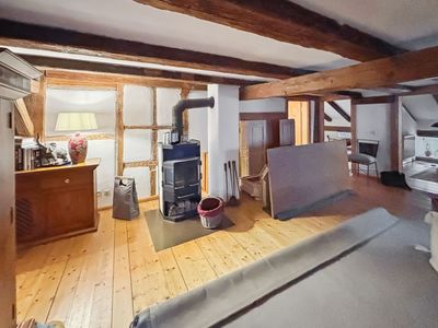 Attraktives Anlagepaket in Bergen Zwei vermietete Wohnungen in denkmalgeschütztem Jura-Bauernhaus