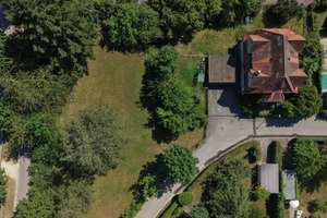 Zweifamilienhaus mit zusätzlichem Bauplatz in bevorzugter Wohnlage!