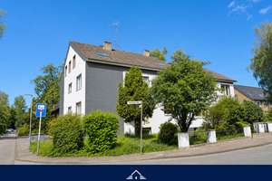 Mehrfamilienhaus und Zweifamilienhaus auf einem Grundstück nahe Unterbacher See in Düsseldorf