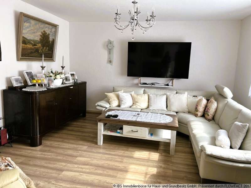 Immobilie in Gerabronn - STIL - CHARME - PLATZ: Stattliches, gepfelgtes 2-Familienhaus mit 3 Garagen und großem Grundstück - Bild 10