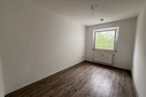 4-Zimmer-Wohnung mit Balkon – Aufzug, neue Badezimmergestaltung, Parkmöglichkeit vor dem Haus – Sophienhof 2, 49084 Schinkel, Osnabrück – Vorschaubild 5