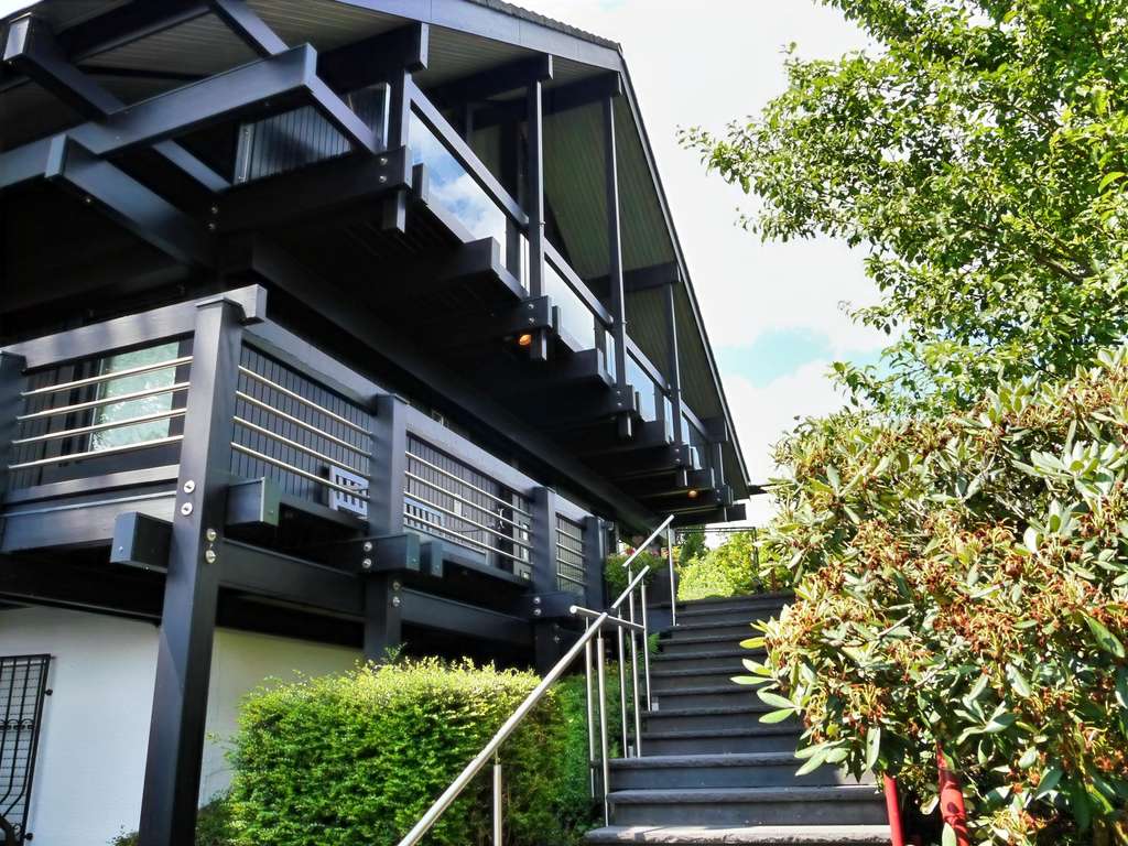 Immobilie in Obrigheim - Exklusives HUF-Haus|Toplage mit traumhafter Außenanlage - Bild 0