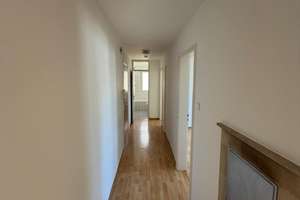 Lichtdurchflutete 2,5-Zimmer-Wohnung mit 2 Balkonen am Hölderlinplatz – Kornbergstr 50, 70176 Hölderlinplatz, Stuttgart – Vorschaubild 3