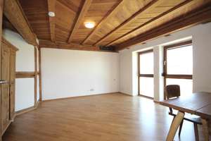 Holz, Wärme, Wohlgefühl – Aussergewöhnliche 4-Zimmer-Wohnung mit Kachelofen und zwei Balkonen – Die vollständige Adresse der Immobilie erhältst du vom Anbieter., 72149 Neustetten – Vorschaubild 13
