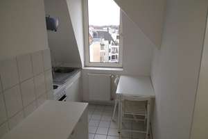 Feine möblierte Dachgeschoss Wohnung - 2er WG und Haustier ist OK – Eisenacher Straße 0, 12109 Mariendorf, Berlin – Vorschaubild 4