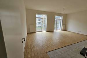 ruhige und moderne Echtholzparkett-Wohnung im Hinterhof
