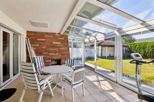 Wohnen mit Charakter – freistehender Bungalow auf parkähnlichem Grundstück – Die vollständige Adresse der Immobilie erhältst du vom Anbieter., 66955 Erlenbrunn, Pirmasens – Vorschaubild 2
