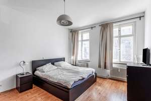 Stalinbau-Ensemble: praktische und helle 2-Zimmer-Wohnung direkt auf der Frankfurter Allee – Die vollständige Adresse der Immobilie erhältst du vom Anbieter., 10247 Friedrichshain, Berlin – Vorschaubild 2