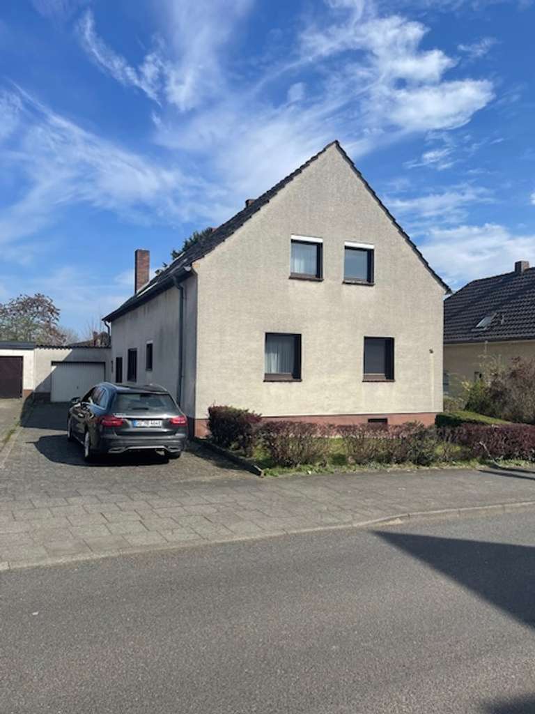 Immobilie in Wachtberg - Wachtberg-Berkum, zentrale Lage, freistehendes Haus mit Garage auf großartigem Grundstück - Bild 2
