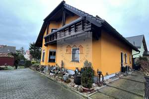 Qualität statt Kompromisse! Freistehendes EFH  mit Wärmepumpe, Vollkeller, Balkon & Terrasse – Die vollständige Adresse der Immobilie erhältst du vom Anbieter., 6246 Bad Lauchstädt – Vorschaubild 1