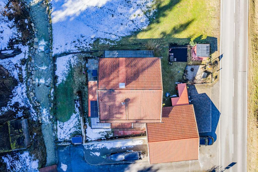 Immobilie in Fischbachau - „Your cozy home“ - Wohlfühlhaus für die Familie am Bach im Leitzachtal. Komplett modernisiert! - Bild 2