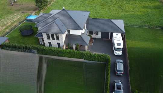 Bild von Traumhaus in Alleinlage: 308 m² Wohnkomfort, Wellness & Feldblick