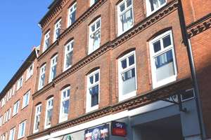 Großzügige 2-Zimmer-Altbauwohnung mitten in der Kieler Innenstadt