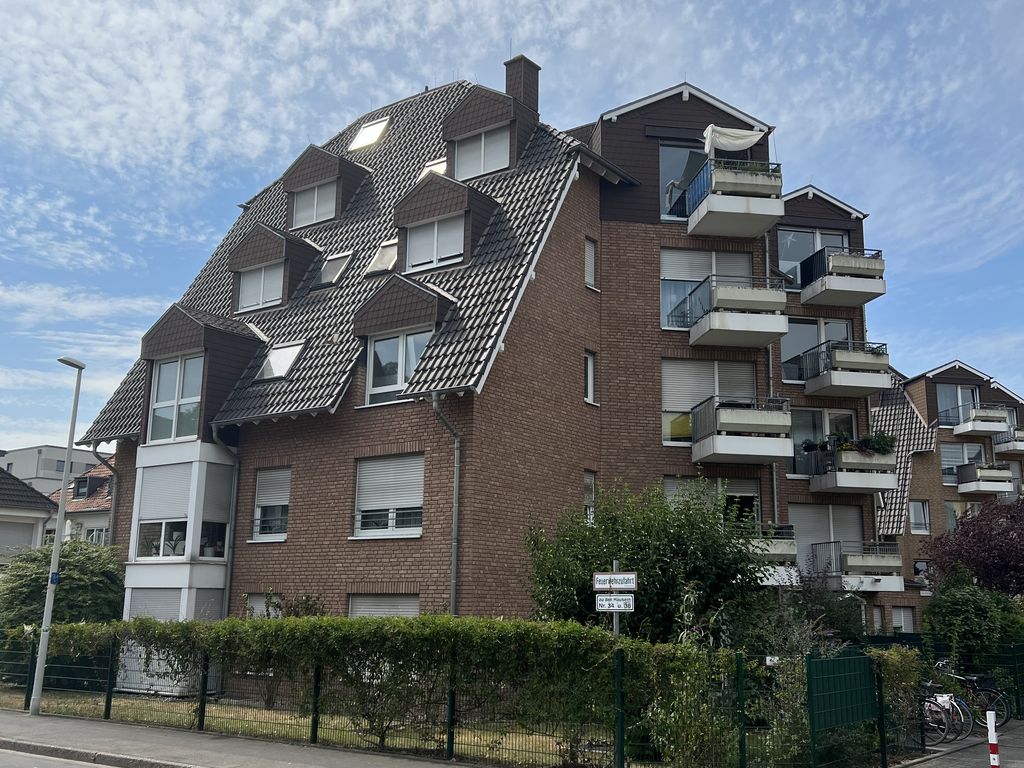 Erstbezug Nach Sanierung Mit Balkon: Exklusive 3-Zimmer-Wohnung In Bonn ...