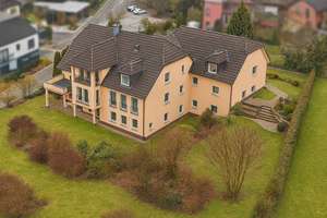 Exklusives Zweifamilienhaus in bevorzugter Lage von Neustadt an der Aisch – Die vollständige Adresse der Immobilie erhältst du vom Anbieter., 91413 Neustadt an der Aisch – Vorschaubild 1