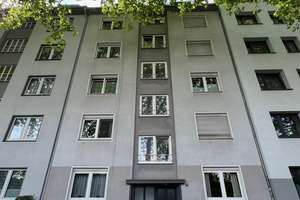 Attraktive 2 Zimmer - Dachgeschosswohnung mit K-D-B in Düsseldorf-Bilk