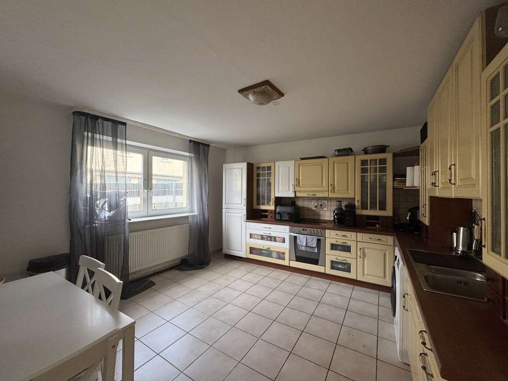 Immobilie in Postau - Vielseitiges ZFH in Postau mit Gewerbefläche – ideal für Handwerk, Familie & Zukunftspläne - Bild 3