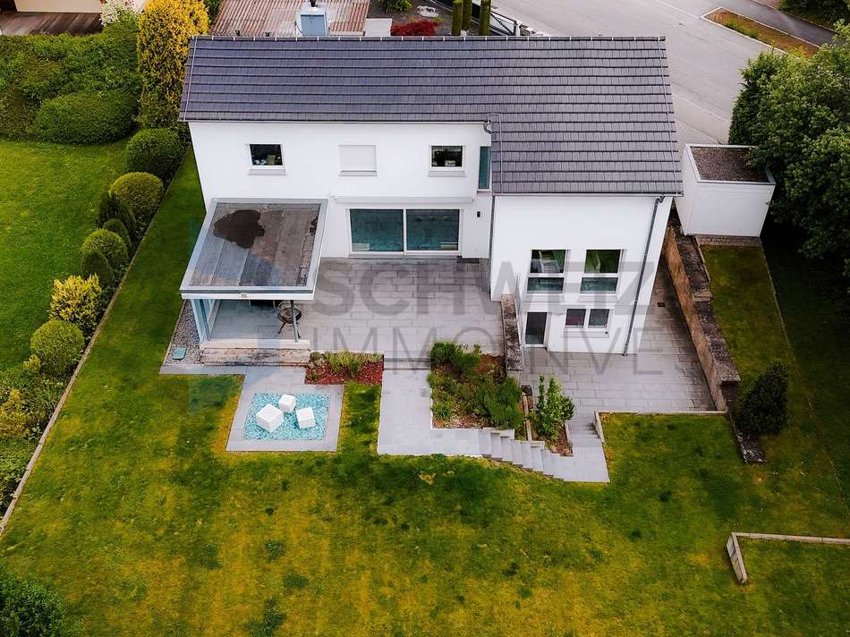 Außenansicht mit großer Terras