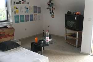 Gemütliche 2 ZKB Dachwohnung mit Balkon + Stellplatz ab 01.10.26 – Die vollständige Adresse der Immobilie erhältst du vom Anbieter., 76889 Dörrenbach – Vorschaubild 3